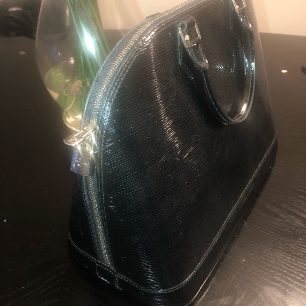 Authentic Louis Vuitton Alma GM - Picture 5 of 5